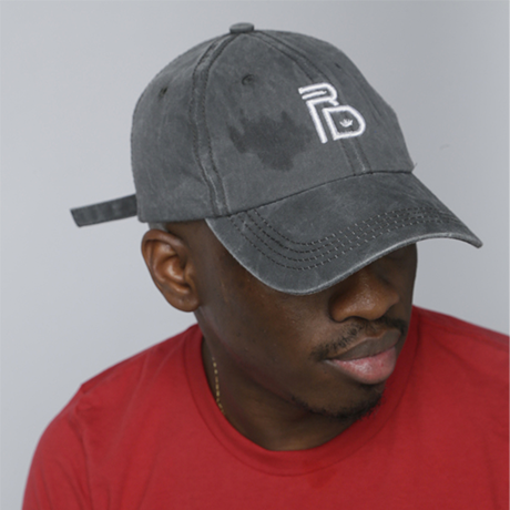 A man wearing a gray hat with the letter p on it.